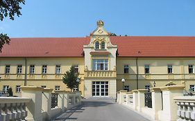 Junges Hotel Tulln Tulln An Der Donau Exterior photo