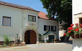 Winzerzimmer - Weingut Tinhof Apartment Айзенщат Exterior photo