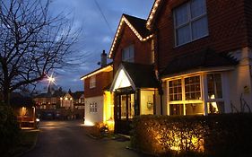 Corner House Hotel Gatwick With Bookable Holiday Parking Хорли Exterior photo