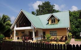 Gold Leaf Self Catering Guest House Диг Exterior photo