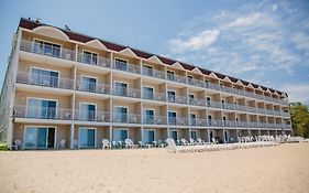 Bayshore Resort Травърс Сити Exterior photo