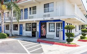 Motel 6-Bakersfield, Ca - Convention Center Exterior photo