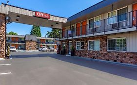 Econo Lodge Inn & Suites West Portland/Хилсбъро Exterior photo