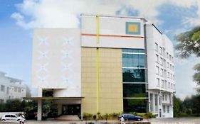 Hotel Trinity Isle Бангалор Exterior photo