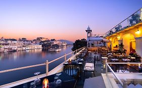 Hotel Sarovar On Lake Pichola Удайпур Exterior photo