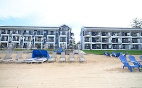 Pointes North Beachfront Resort Hotel Травърс Сити Exterior photo