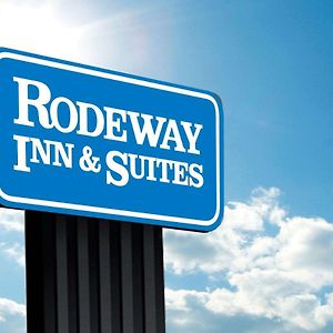 Rodeway Inn & Suites Стивънс Пойнт Exterior photo
