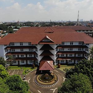 Wisma Makara Universitas Indonesia Джакарта Exterior photo