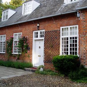 The Courtyard Bed & Breakfast Нюмаркет Exterior photo