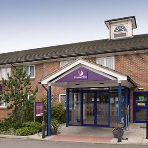 Premier Inn Basildon Рейли Exterior photo