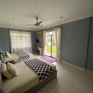 J Guest House Kuala Penyu Exterior photo