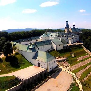 Karczowka Klasztor Bed & Breakfast Келце Exterior photo