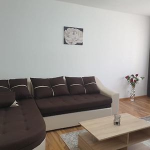 Cazare Apartament Cu 2 Camere Нехою Exterior photo