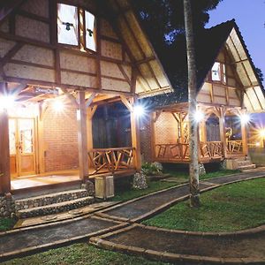 Penginapan Pangalengan Bumi Saddam Palayangan Hotel Бандунг Exterior photo