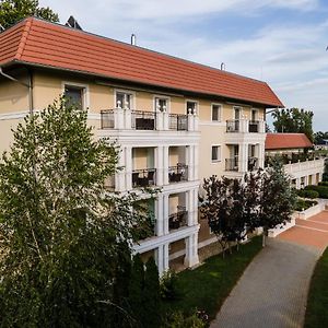 Arcanum Hotel Бекесксаба Exterior photo