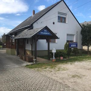 Kertesz Rozsa Vendeghaz Hotel Нагиканиша Exterior photo