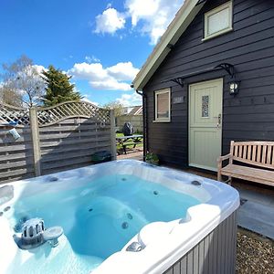 Saving Grace With Private Hot Tub Villa Bawdeswell Exterior photo