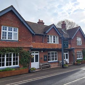 The Plough Itchen Abbas Hotel Уинчестър Exterior photo