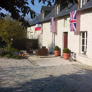 Chambre De Rose - Le Refuge Des Parachutistes - En Bordure Du Marais Bed & Breakfast Neuville-au-Plain Exterior photo