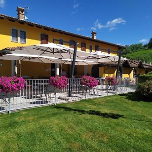 La Bossolasca Albergo Ristorante Санто Стефано Белбо Exterior photo