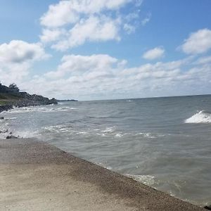 Lake View Cottage On Lake Erie Ащабюла Exterior photo