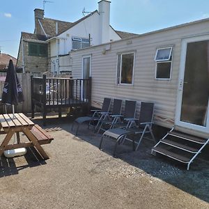 The Jackdaw Pub Self Catering Static Caravan Free Breakfast Supplied Bed & Breakfast Тадкастър Exterior photo