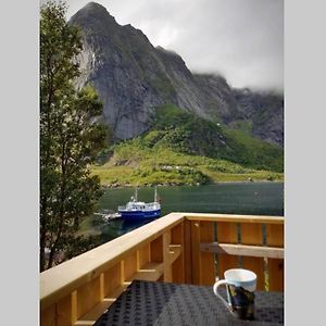 Cozy House By The Fjord In The Heart Of Lofoten Рейне Exterior photo
