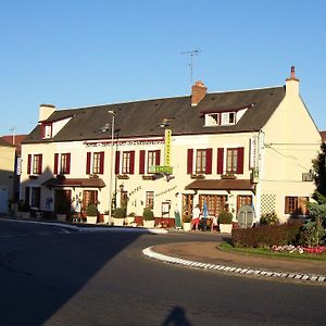 Hotel De L'Agriculture Дусиз Exterior photo