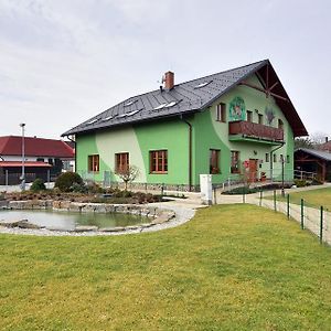 Restaurace A Penzion Kamenec Hotel Jilešovice Exterior photo