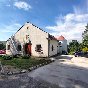 Zamek W Lesku Hotel Леско Exterior photo