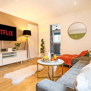 Pannier House - Central Mk - Free Parking, Garden, Smart Tvs With Netflix By Yoko Property Милтън Кейнс Exterior photo