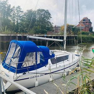 Cosy Sailing Boat Glamping Accommodation On The River In Сануидж Exterior photo