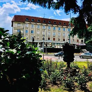 Hotel Muntenia Къмпина Exterior photo