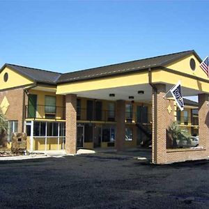 Travelers Inn & Suites Съмтър Exterior photo