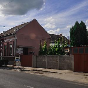 Lugas Szallas Hotel Jászberény Exterior photo