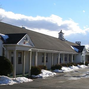 Hatfield Inn Exterior photo