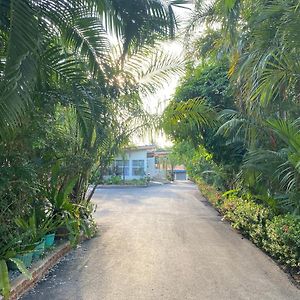 Baan Suan Palm Resort Утрадит Exterior photo