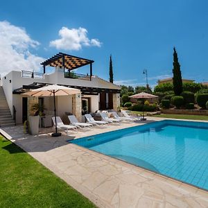 Villa Lara - 11, Spacious Villa With Large Garden And Private Pool On Aphrodite Hills Куклия Exterior photo