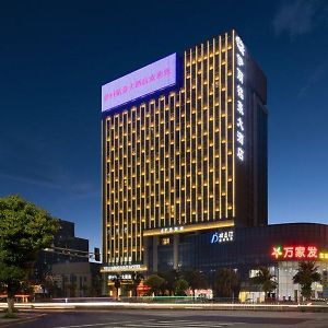 Yili Minghao Hotel Нанчан Exterior photo