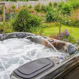 Luxury Spa Home With Hot Tub Sauna And Pool Table Честърфилд Exterior photo