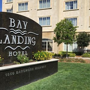 Bay Landing Hotel Бърлингейм Exterior photo