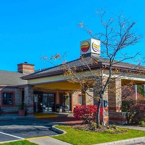 Comfort Inn & Suites Ери Exterior photo