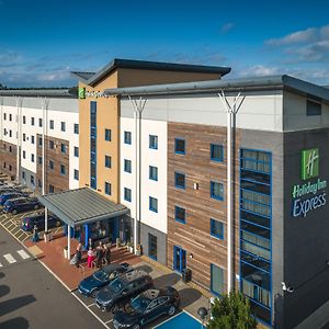 Holiday Inn Express Kettering, An Ihg Hotel Exterior photo