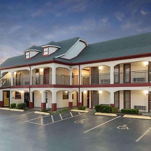 Travelodge Inn & Suites By Wyndham Норман Exterior photo