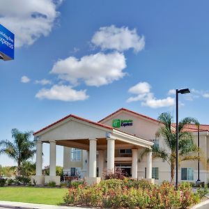 Holiday Inn Express Delano Highway 99, An Ihg Hotel Exterior photo