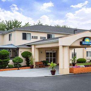 Days Inn By Wyndham Runnemede Philadelphia Area Exterior photo