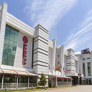 Ramada Plaza By Wyndham Izmit Hotel Коджаели Exterior photo