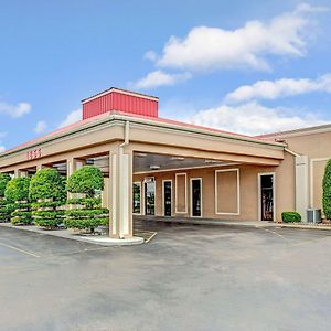 Ramada By Wyndham Murfreesboro Hotel Exterior photo