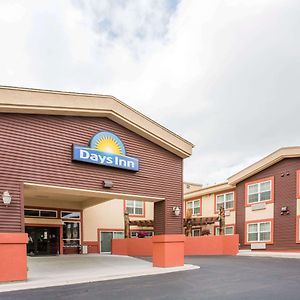 Days Inn By Wyndham Маниту Спрингс Exterior photo