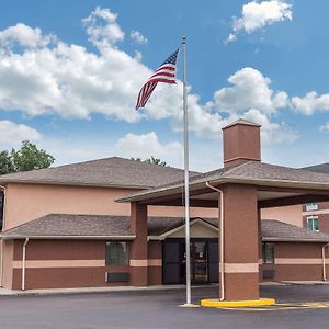 Super 8 By Wyndham Carrollton Hotel Exterior photo